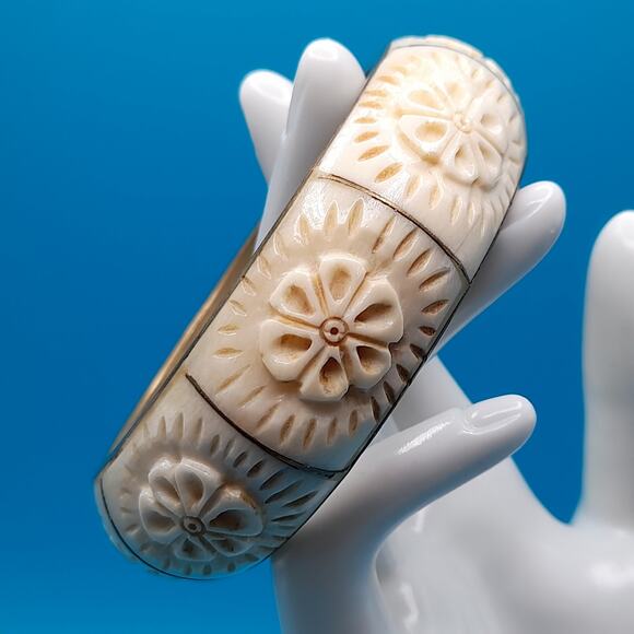 Vintage Carved Celluloid Wide Bangle Bracelet, Brass Inside, 8 Inches - Picture 4 of 10